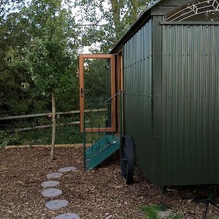 Glamping Malvern Shepherd Hut Bagian luar foto