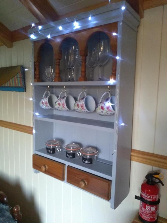 Glamping Malvern Shepherd Hut Bagian luar foto