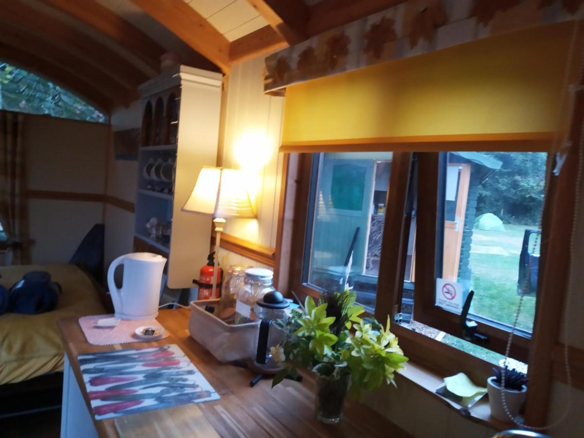 Glamping Malvern Shepherd Hut Bagian luar foto