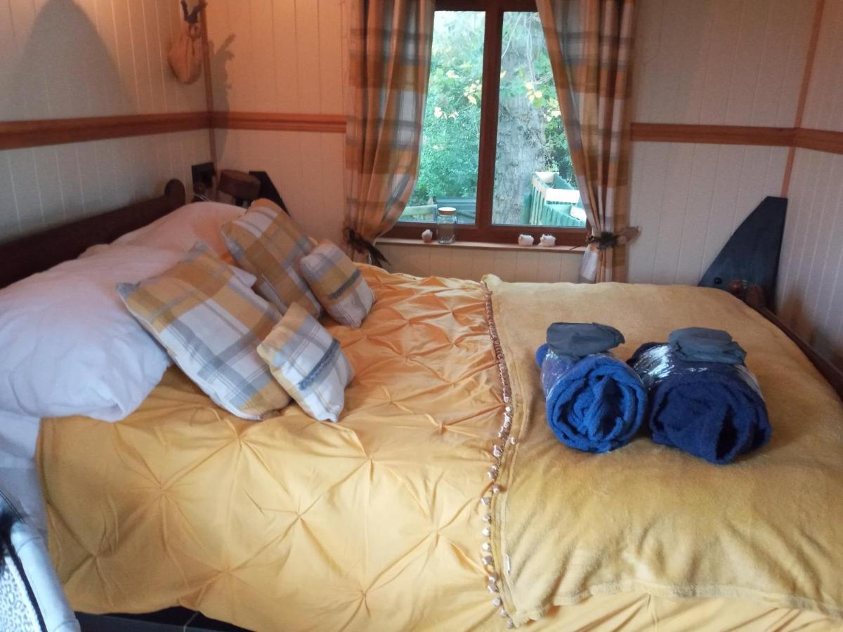Glamping Malvern Shepherd Hut Bagian luar foto