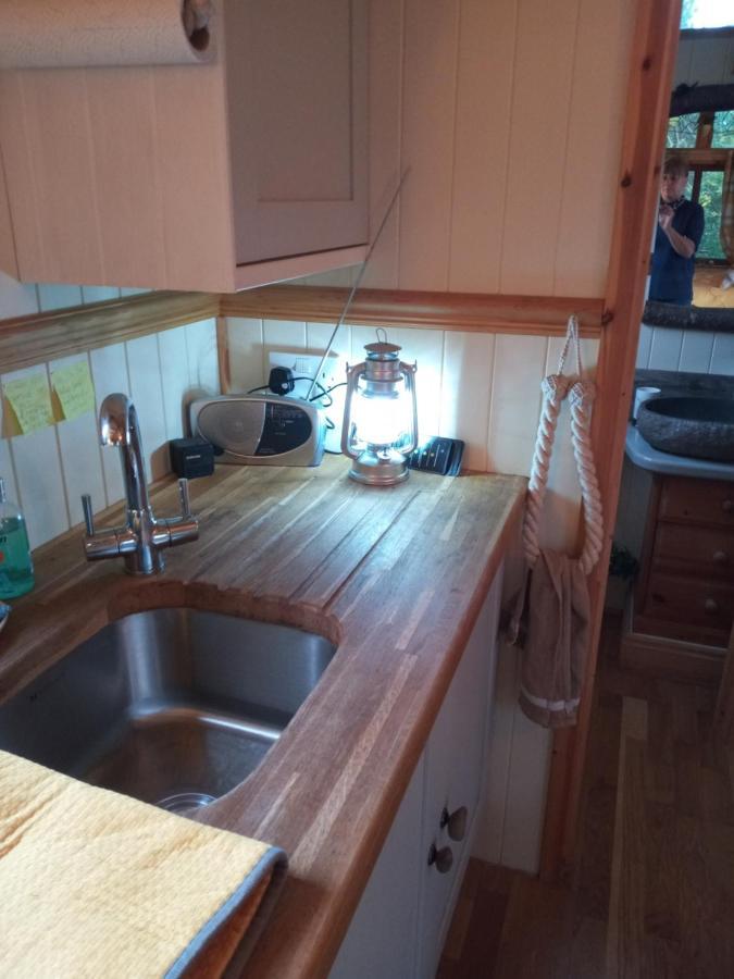 Glamping Malvern Shepherd Hut Bagian luar foto