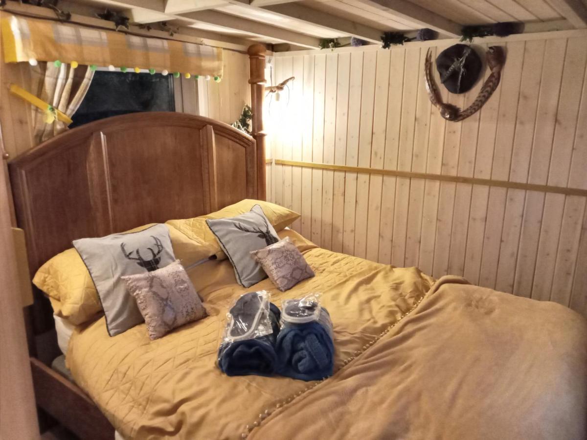 Glamping Malvern Shepherd Hut Bagian luar foto