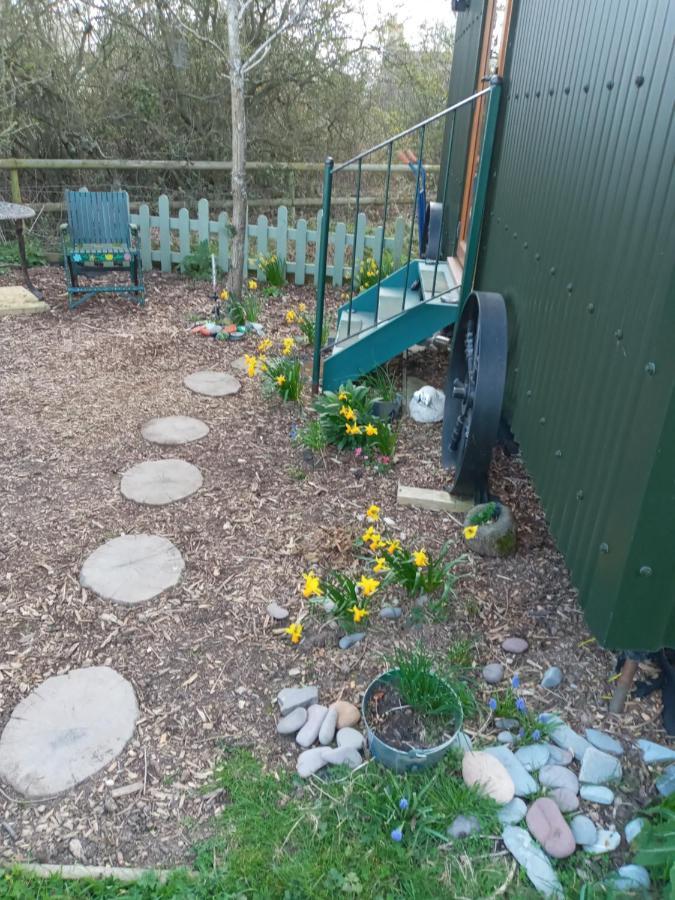 Glamping Malvern Shepherd Hut Bagian luar foto