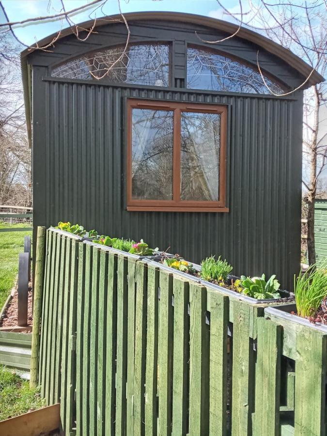 Glamping Malvern Shepherd Hut Bagian luar foto