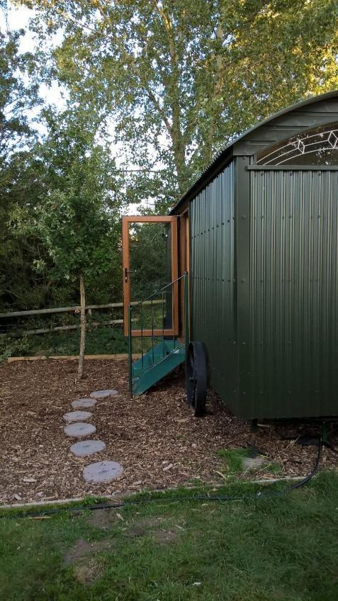 Glamping Malvern Shepherd Hut Bagian luar foto
