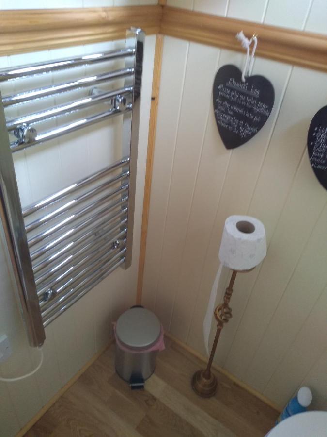 Glamping Malvern Shepherd Hut Bagian luar foto