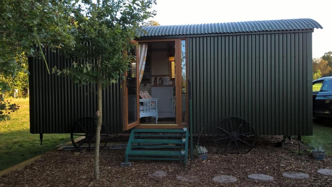 Glamping Malvern Shepherd Hut Bagian luar foto