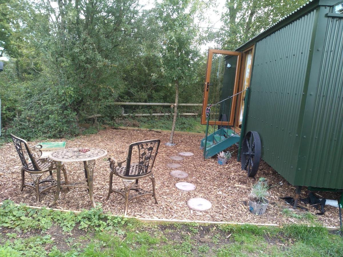 Glamping Malvern Shepherd Hut Bagian luar foto
