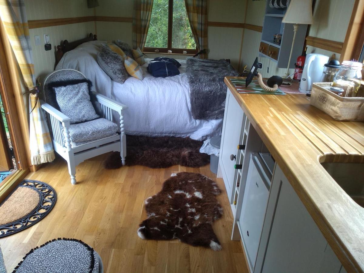 Glamping Malvern Shepherd Hut Bagian luar foto